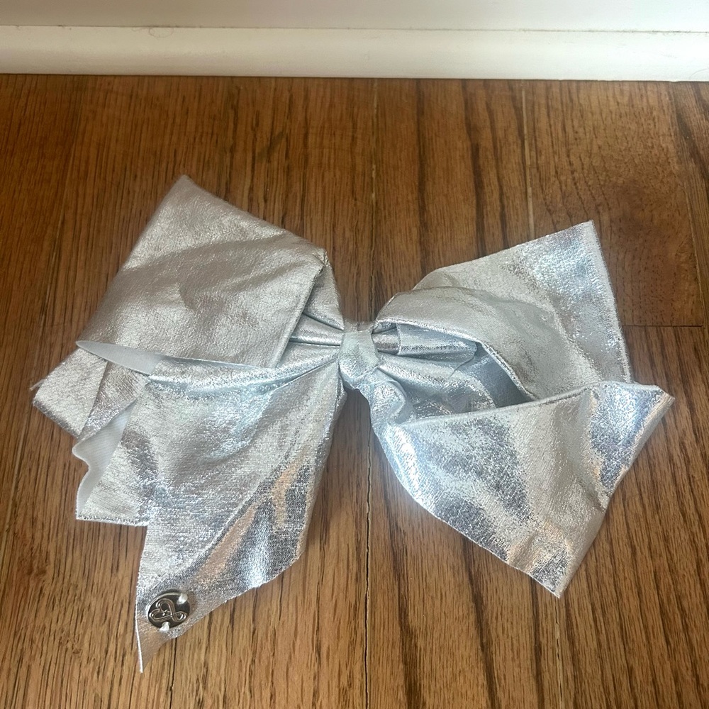 Silver JoJo Bow